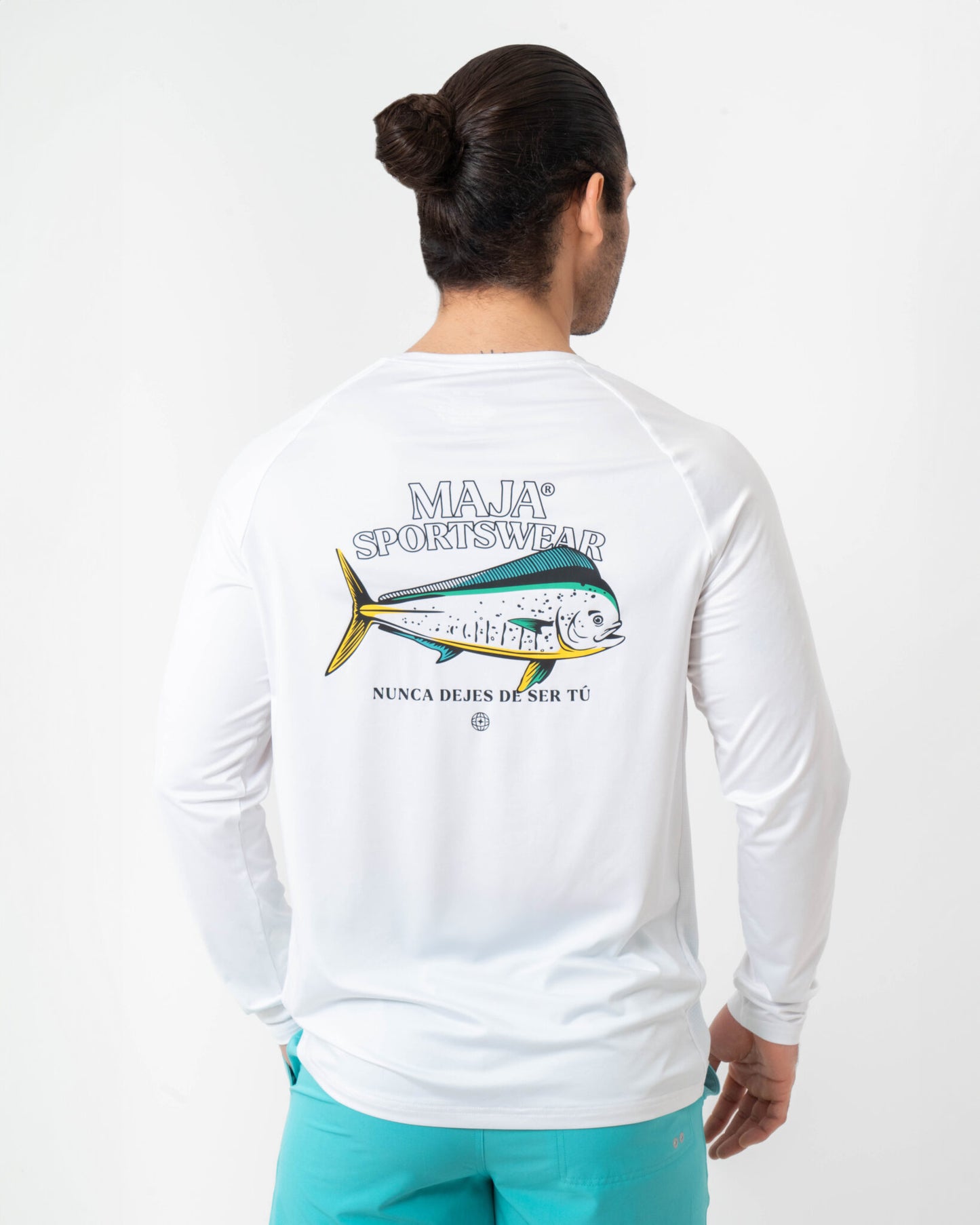 Playera Performance Emblema Dorado