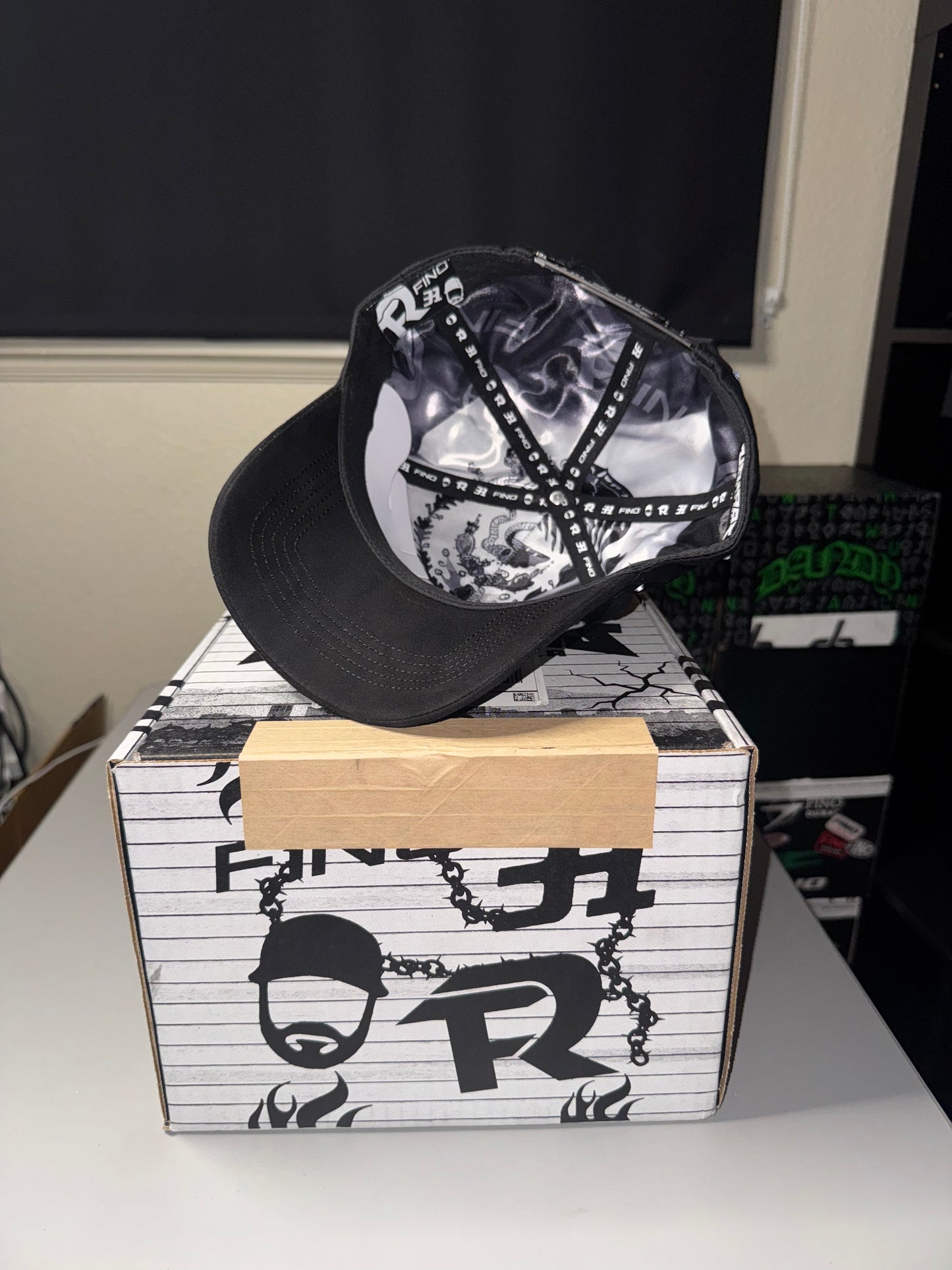 “Unidos Pa La RAZA” x 31, FINO, BARBAS, FR