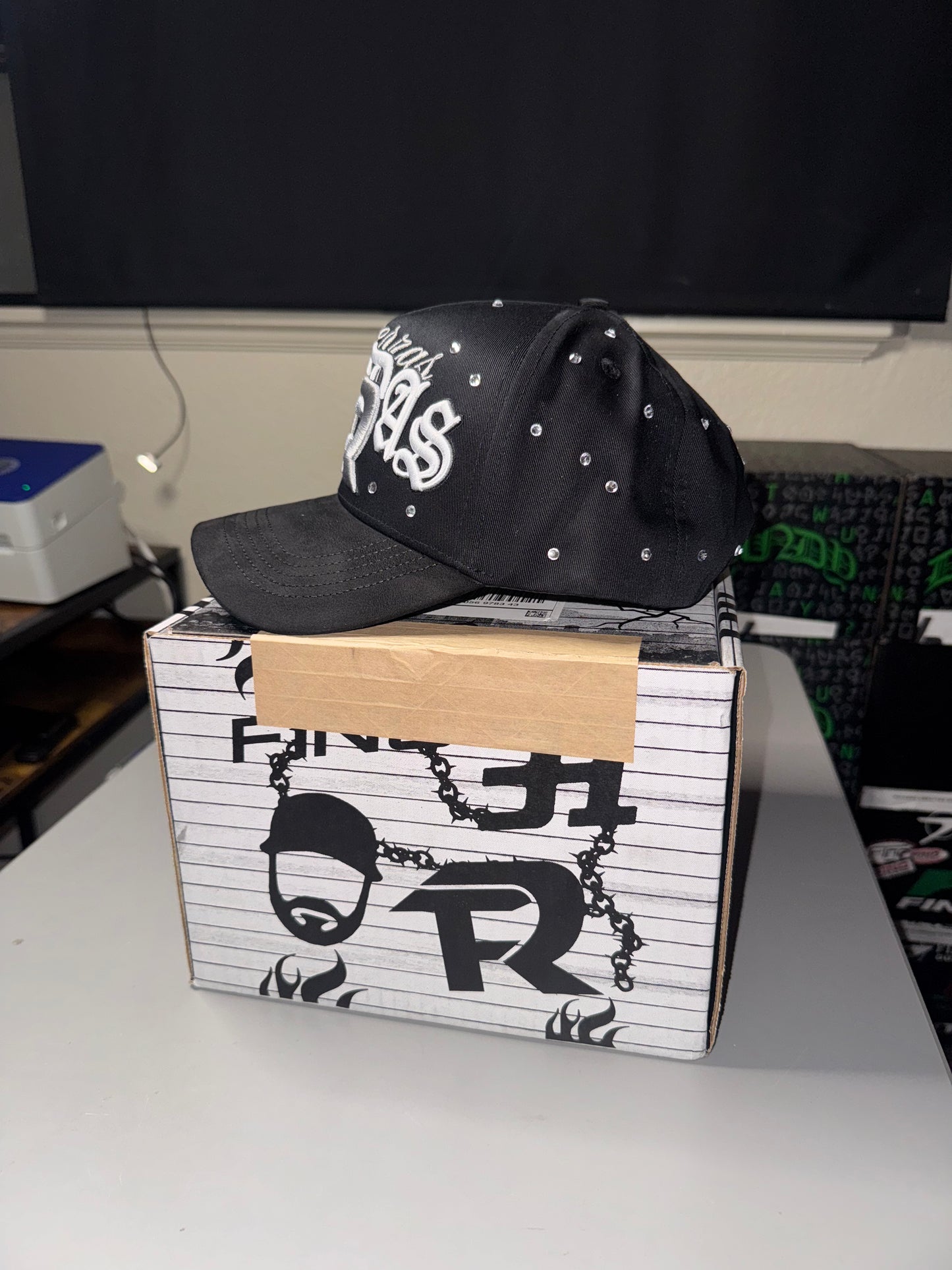 “Unidos Pa La RAZA” x 31, FINO, BARBAS, FR