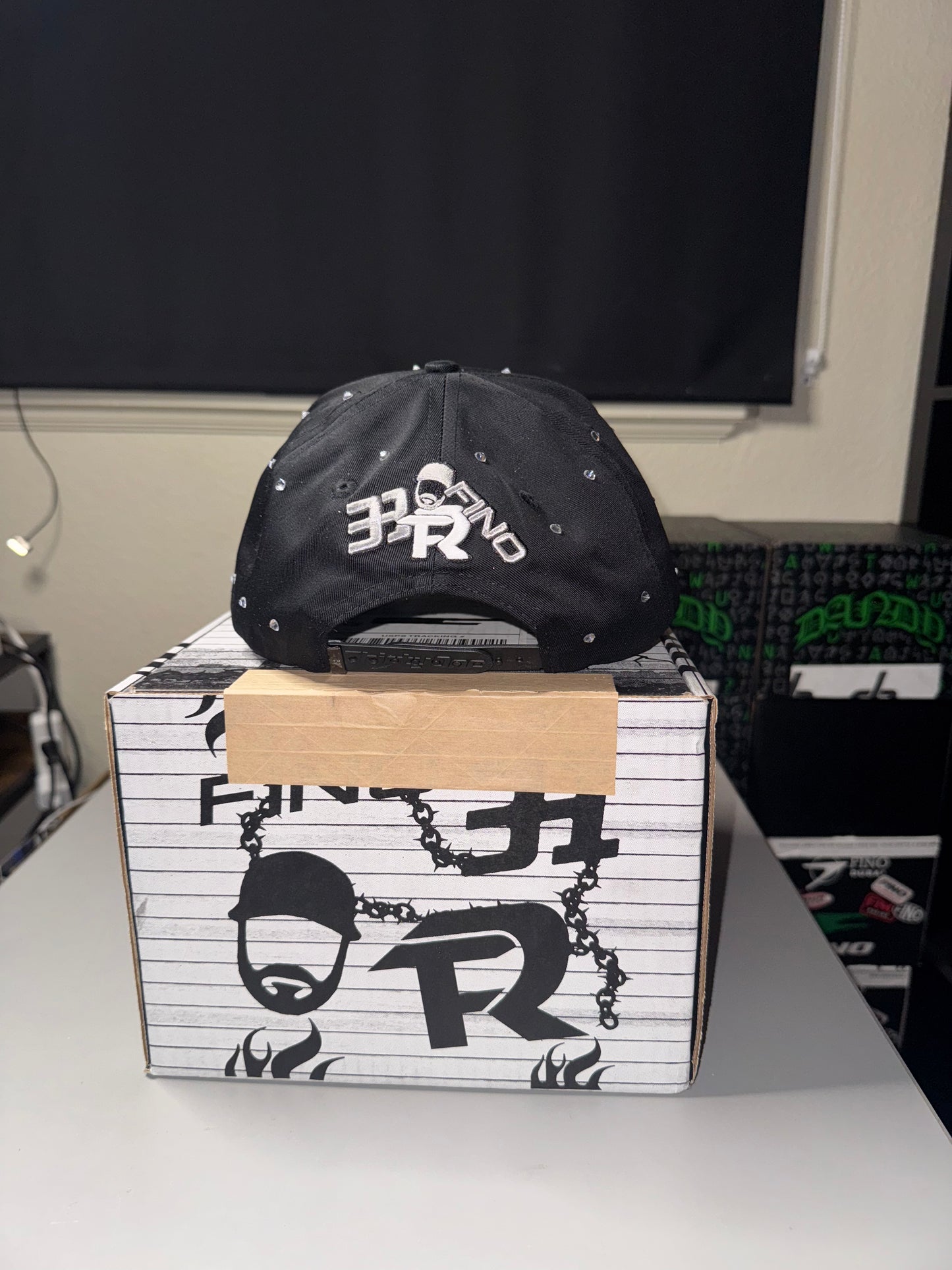 “Unidos Pa La RAZA” x 31, FINO, BARBAS, FR